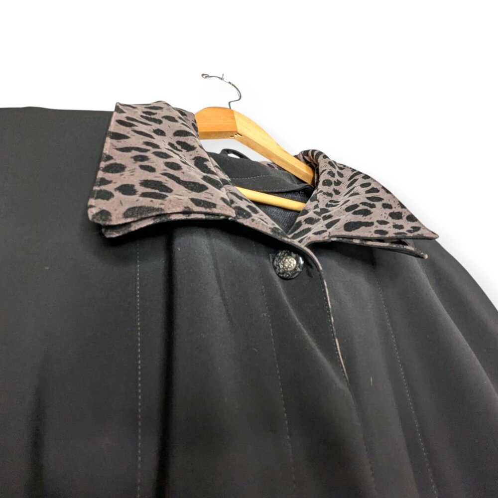Vintage Rainshedder Elegant Black Coat with Leopard Print Accents Womens Size 14 - Picture 5 of 16